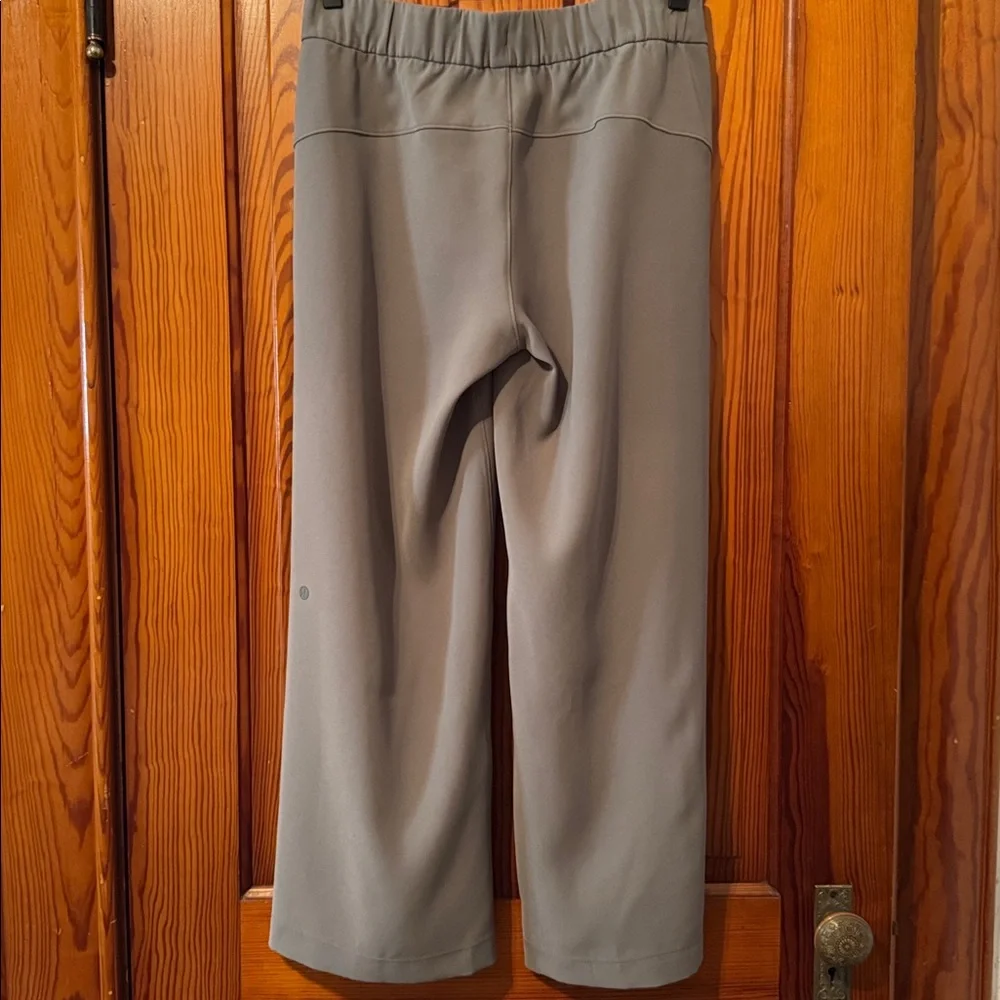 Lululemon On the Fly Wide-Leg 7/8 Pant *Woven - Grey Sage
